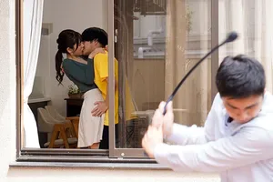 Sau bữa tiệc công ty, tôi tỉnh dậy trong nhà nghỉ với chị cấp trên của mình