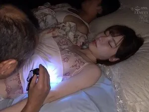Người đàn ông lần đầu đi giã ngoại gái thì gặp cô nàng lần đầu đi làm gái, nhưng làm vì đam mê