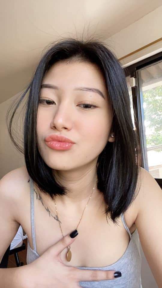 Bú lồn em đồng nghiệp xinh đẹp trong nhà tắm